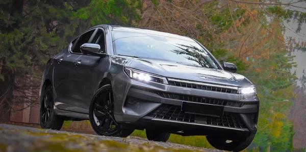 نقد و بررسی خودرو کی ام سی KMC J7 نقد و بررسی خودرو کی ام سی KMC J7